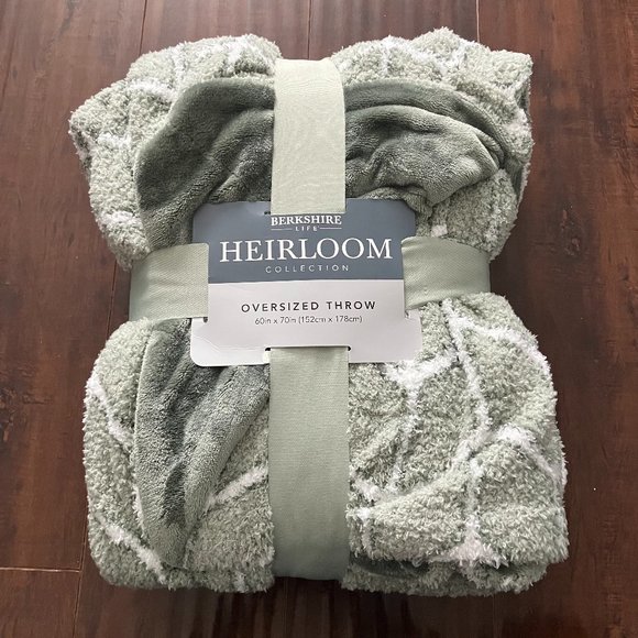 * NEW* Berkshire Heirloom Throw 60" x 70" - Green - Picture 1 of 8